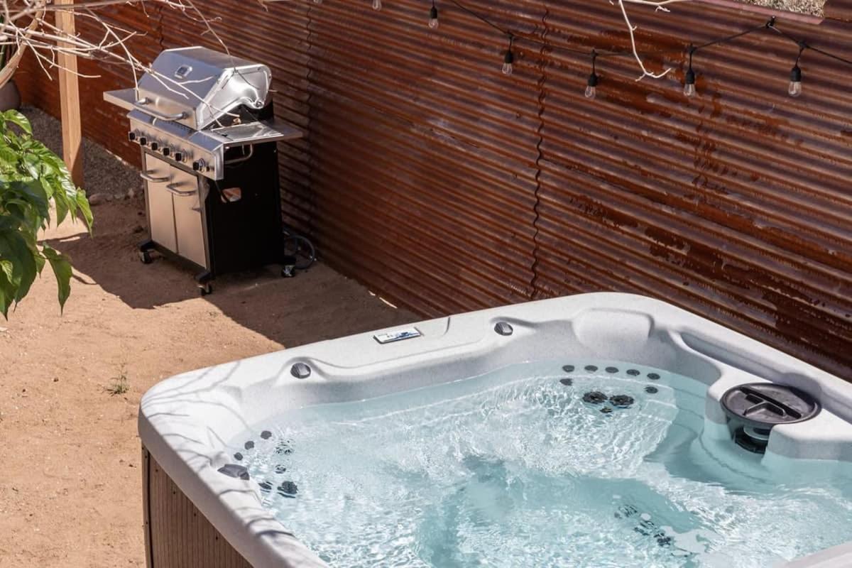 Joshua Tree - Le Tout Petit W Hot Tub Bagian luar foto