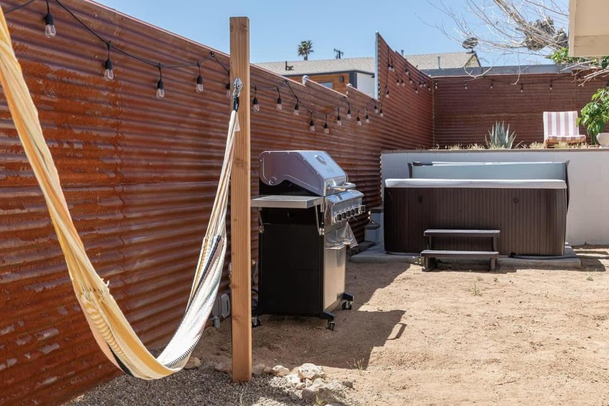 Joshua Tree - Le Tout Petit W Hot Tub Bagian luar foto