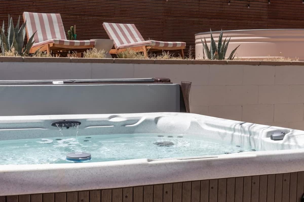 Joshua Tree - Le Tout Petit W Hot Tub Bagian luar foto
