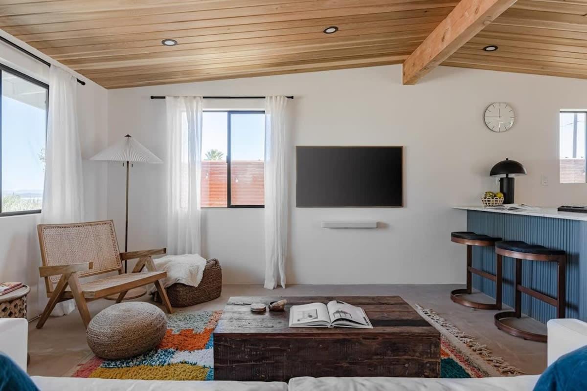 Joshua Tree - Le Tout Petit W Hot Tub Bagian luar foto