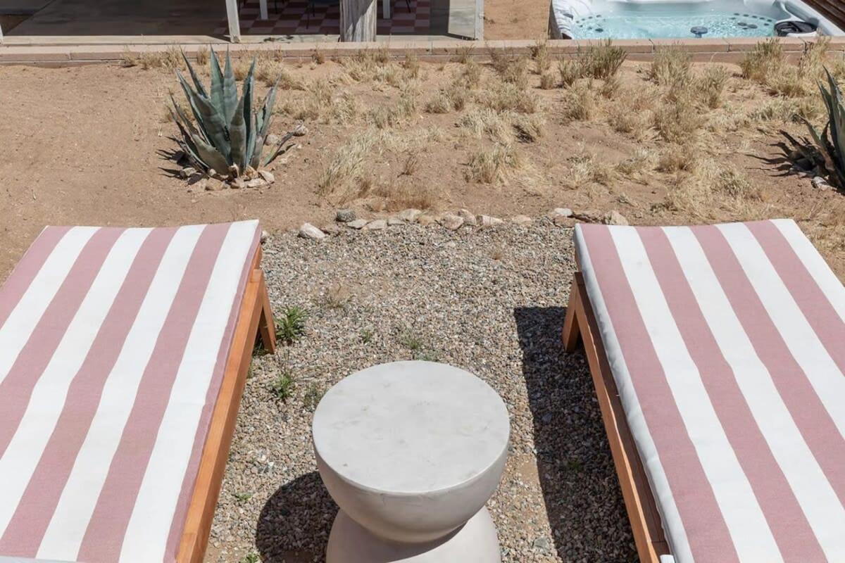Joshua Tree - Le Tout Petit W Hot Tub Bagian luar foto