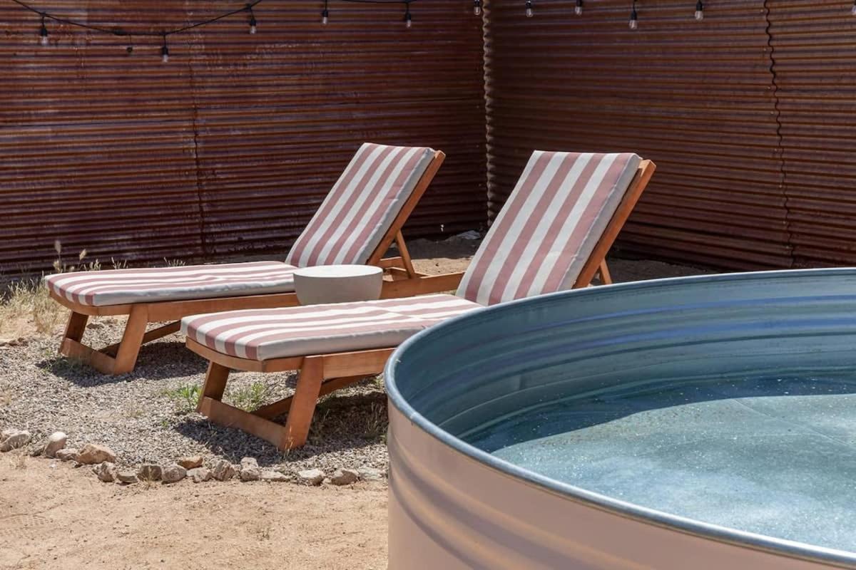Joshua Tree - Le Tout Petit W Hot Tub Bagian luar foto