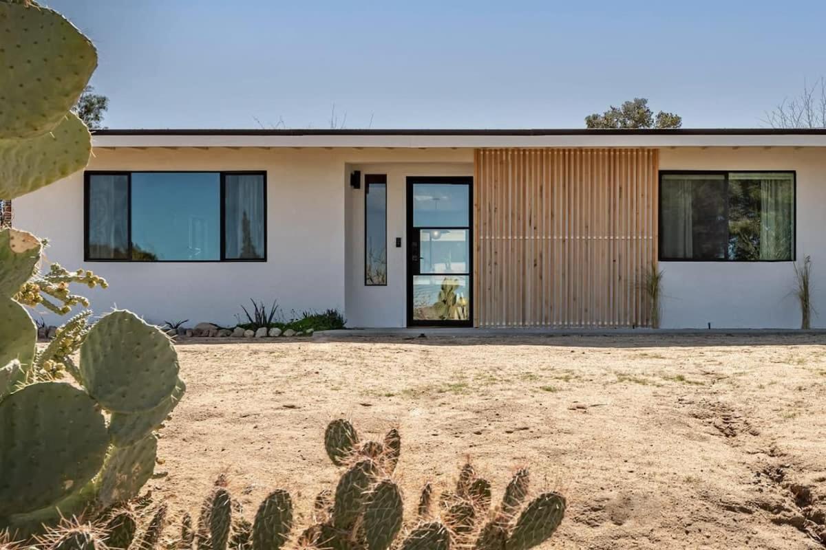 Joshua Tree - Le Tout Petit W Hot Tub Bagian luar foto